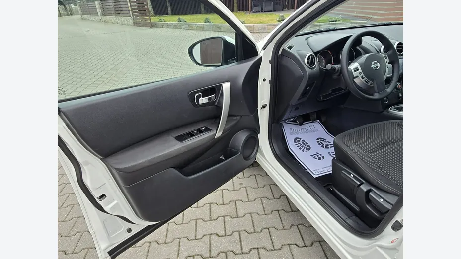 NISSAN Qashqai -