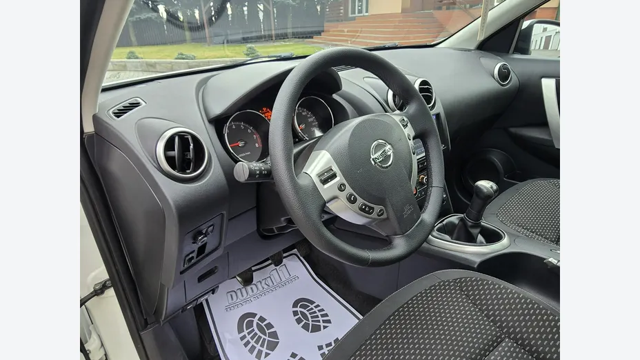 NISSAN Qashqai -