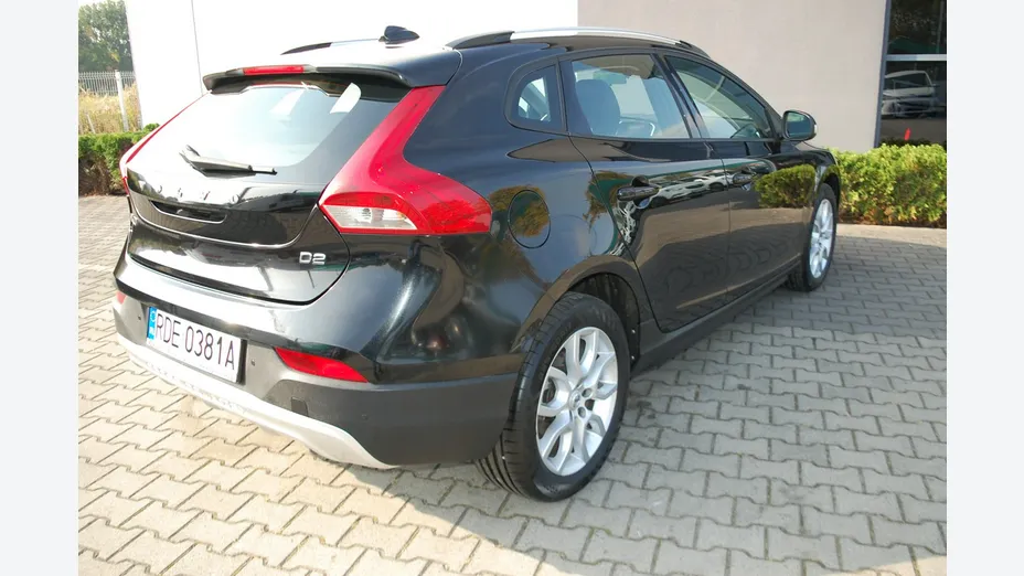 VOLVO V40 -