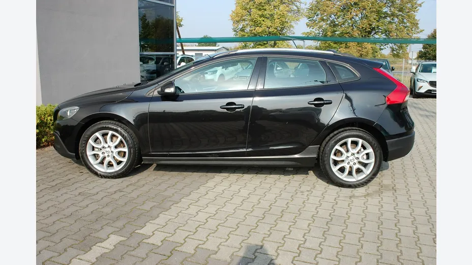 VOLVO V40 -