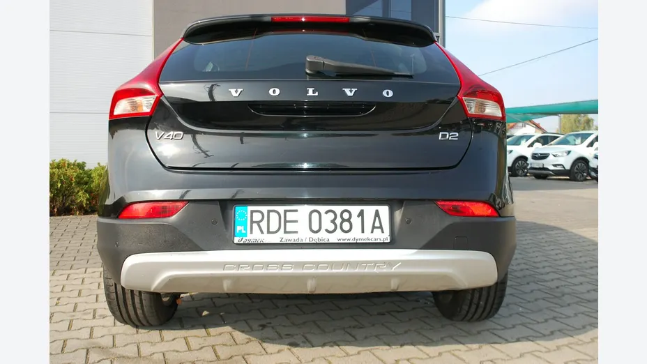 VOLVO V40 -