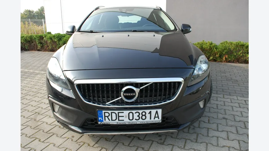 VOLVO V40 -