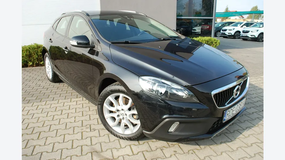 VOLVO V40 -