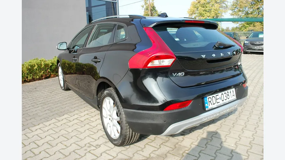 VOLVO V40 -