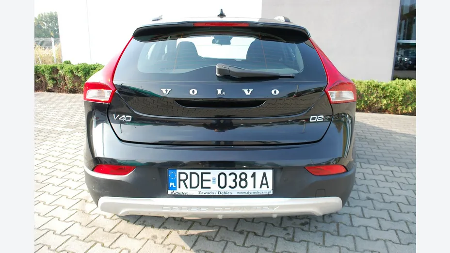 VOLVO V40 -
