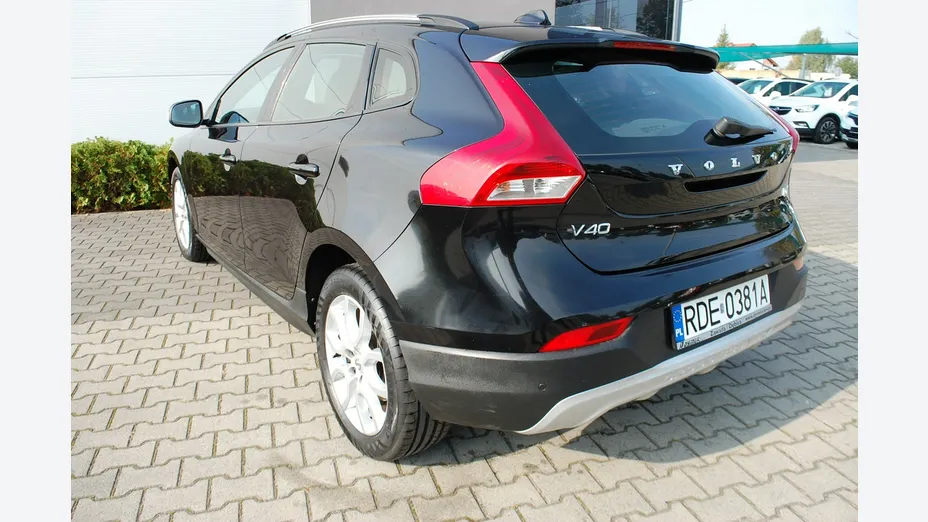 VOLVO V40 -