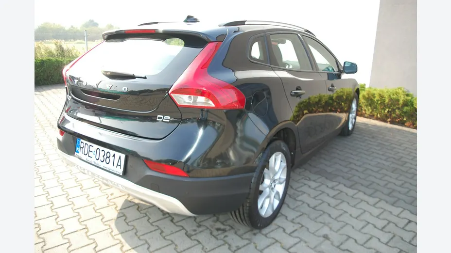 VOLVO V40 -