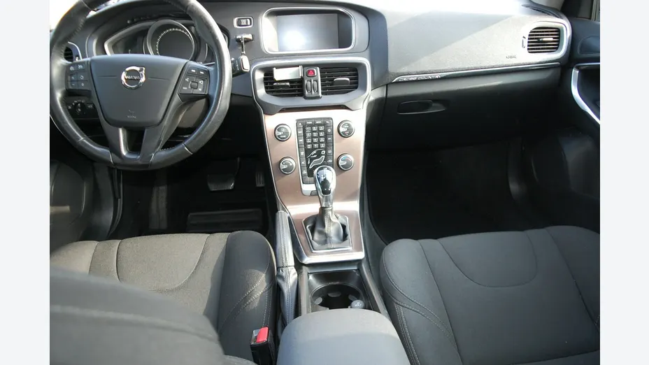 VOLVO V40 -
