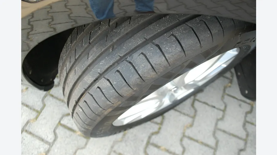 VOLVO V40 -