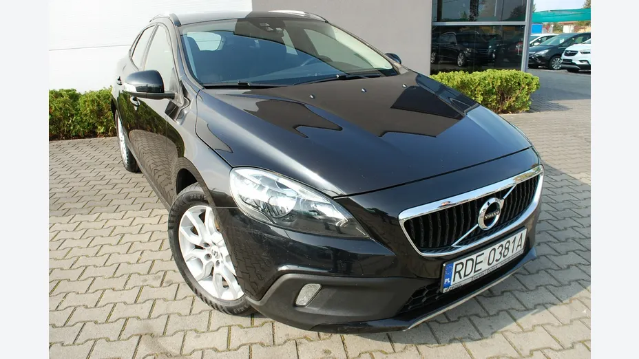VOLVO V40 -