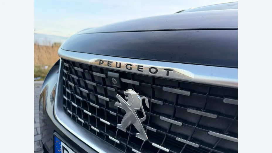 PEUGEOT 3008 -