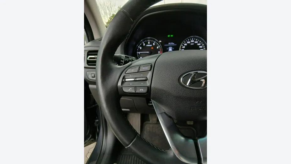 HYUNDAI i30 -