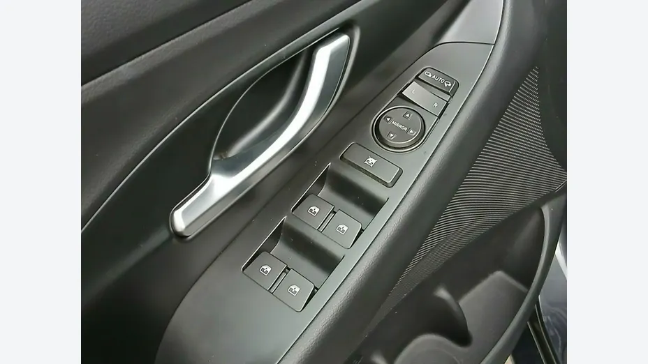 HYUNDAI i30 -