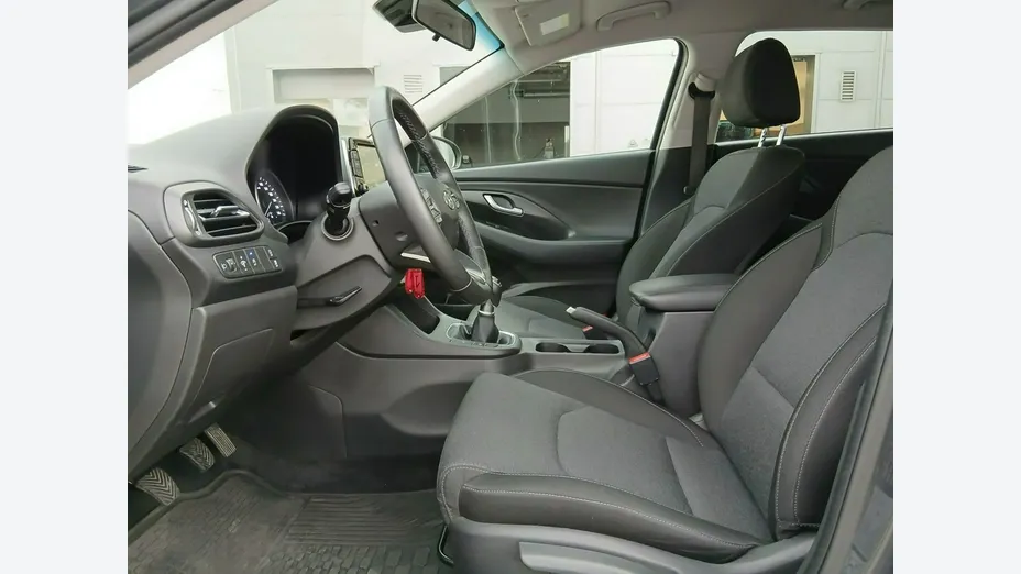 HYUNDAI i30 -