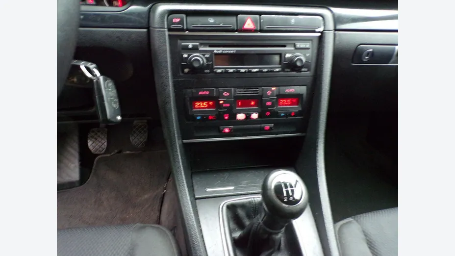 AUDI A4 -