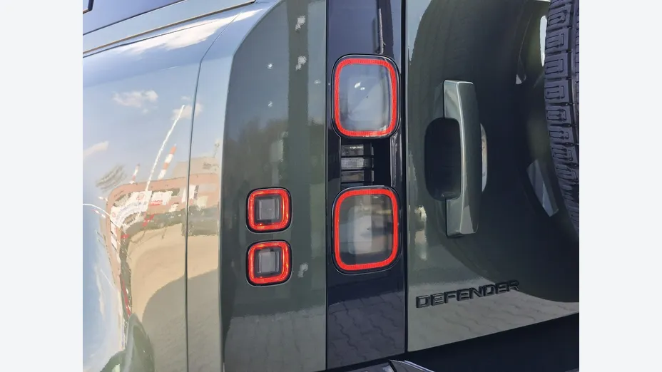 LAND ROVER Defender -