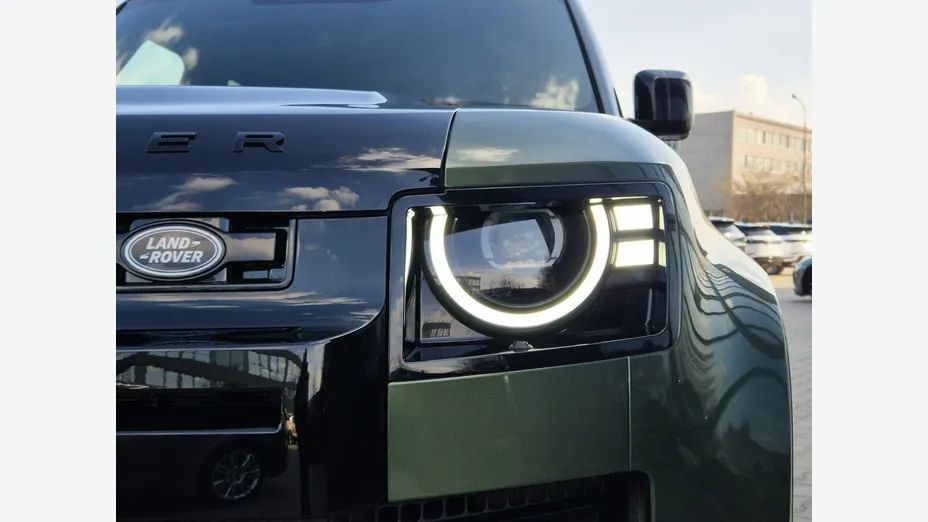 LAND ROVER Defender -