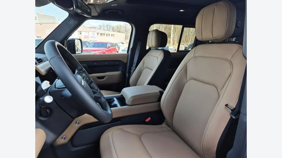 LAND ROVER Defender -