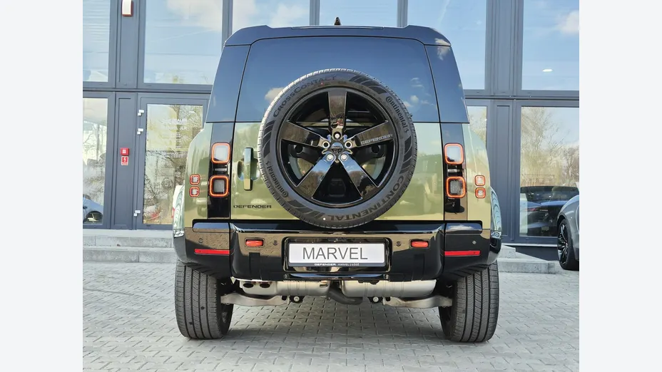 LAND ROVER Defender -