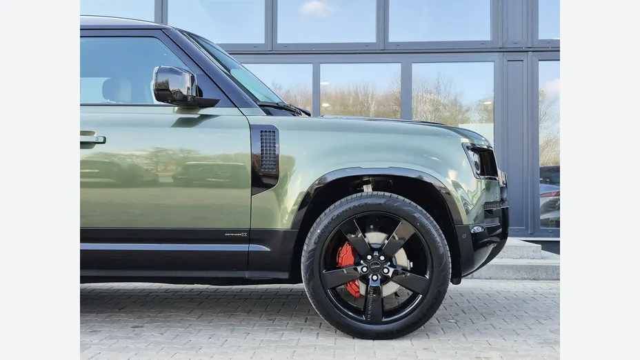 LAND ROVER Defender -