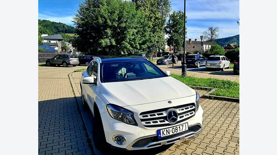 MERCEDES-BENZ GLA -