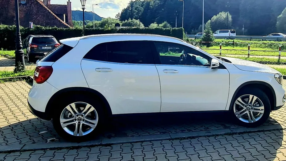 MERCEDES-BENZ GLA -