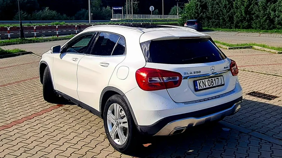 MERCEDES-BENZ GLA -
