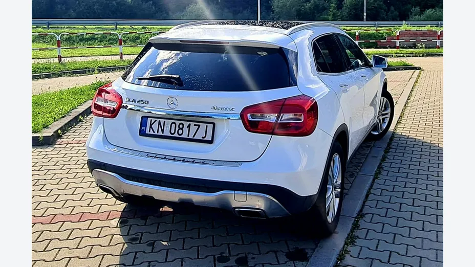 MERCEDES-BENZ GLA -