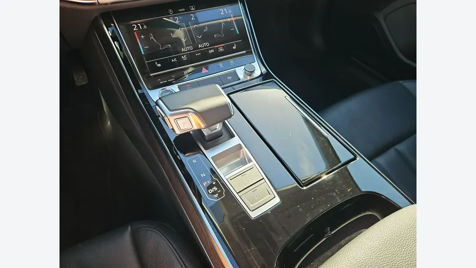 AUDI A8 -