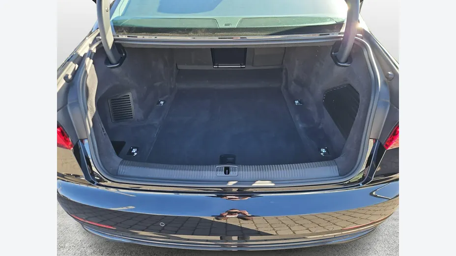 AUDI A8 -