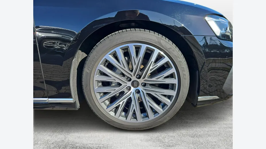 AUDI A8 -