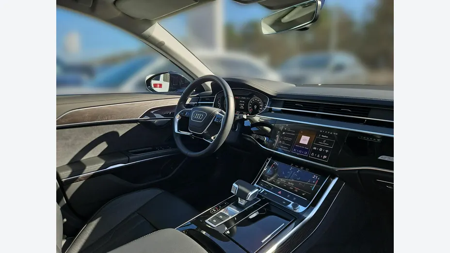 AUDI A8 -