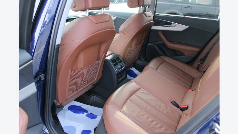 AUDI A4 -