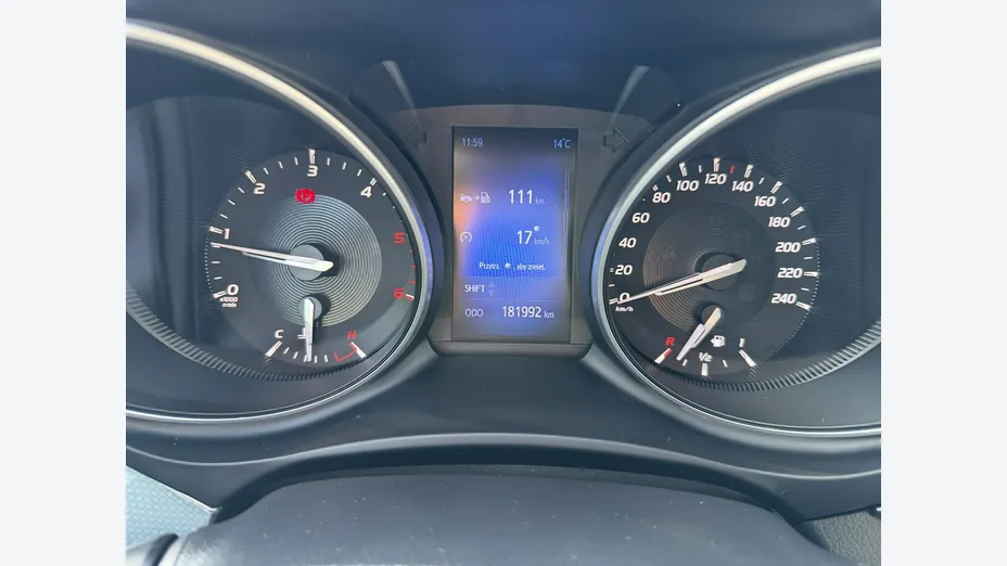 TOYOTA Avensis -