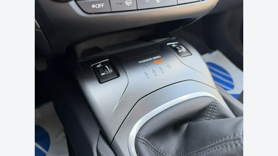 TOYOTA Avensis -
