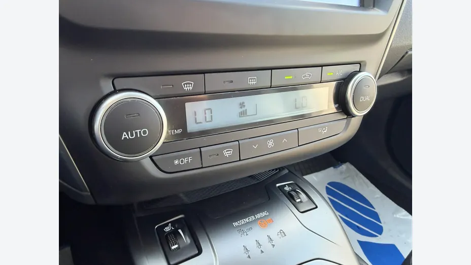 TOYOTA Avensis -