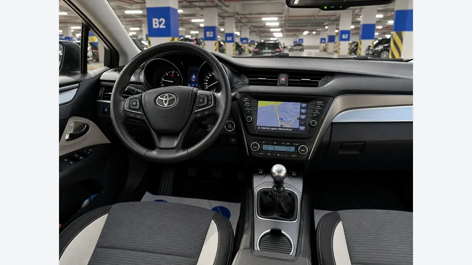 TOYOTA Avensis -