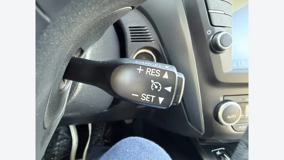 TOYOTA Avensis -
