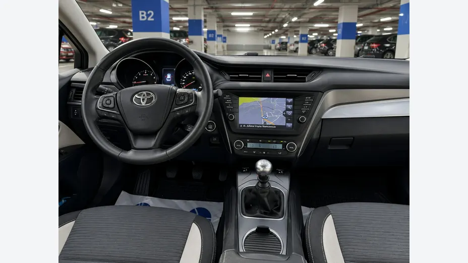 TOYOTA Avensis -
