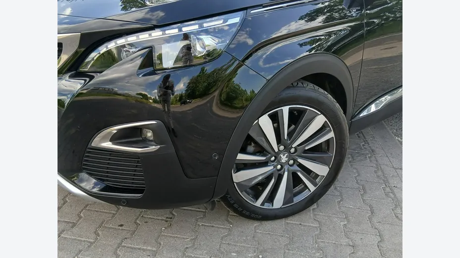 PEUGEOT 5008 -