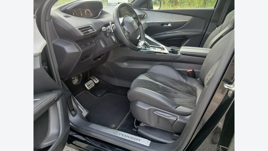 PEUGEOT 5008 -