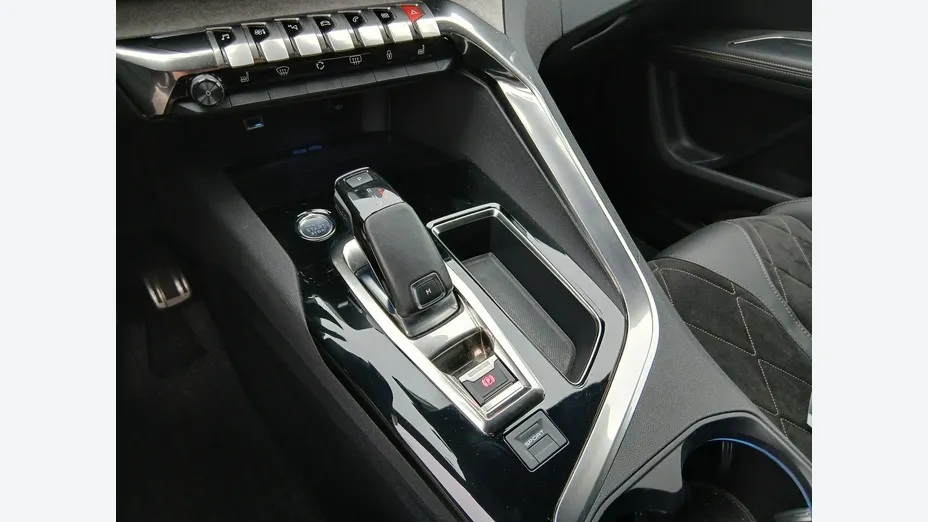 PEUGEOT 5008 -