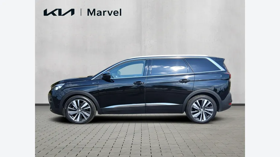 PEUGEOT 5008 -