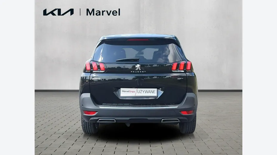 PEUGEOT 5008 -