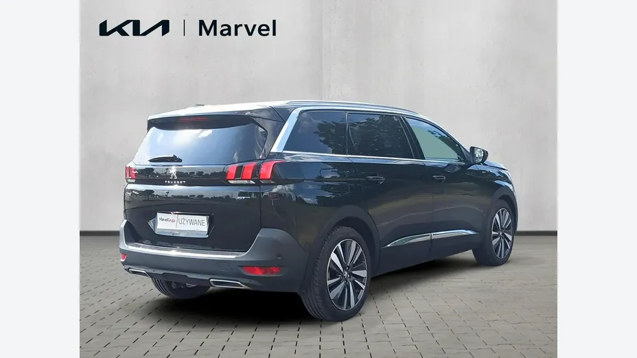 PEUGEOT 5008 -