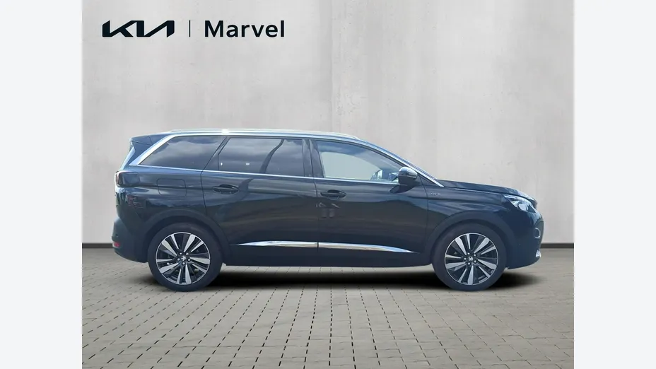 PEUGEOT 5008 -