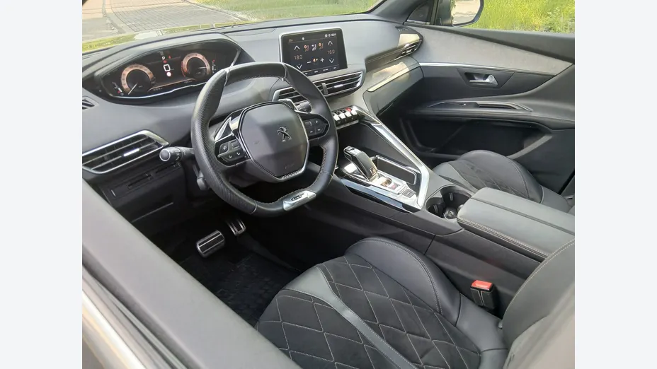 PEUGEOT 5008 -
