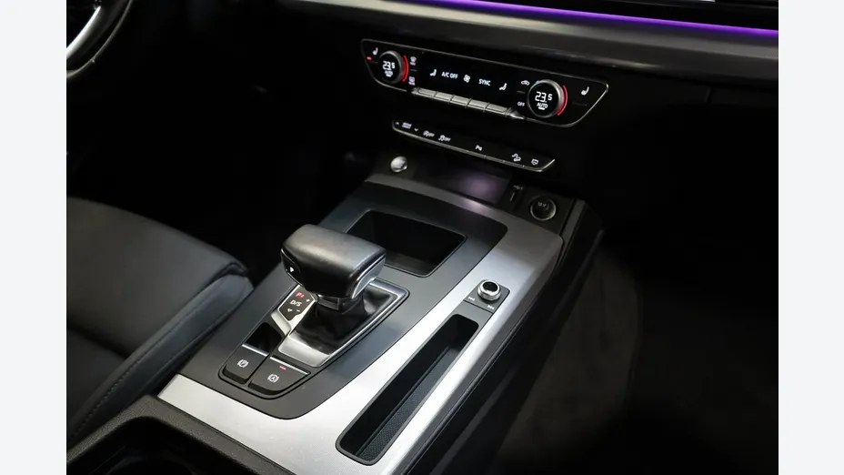 AUDI Q5 -