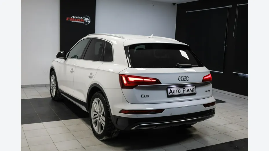 AUDI Q5 -