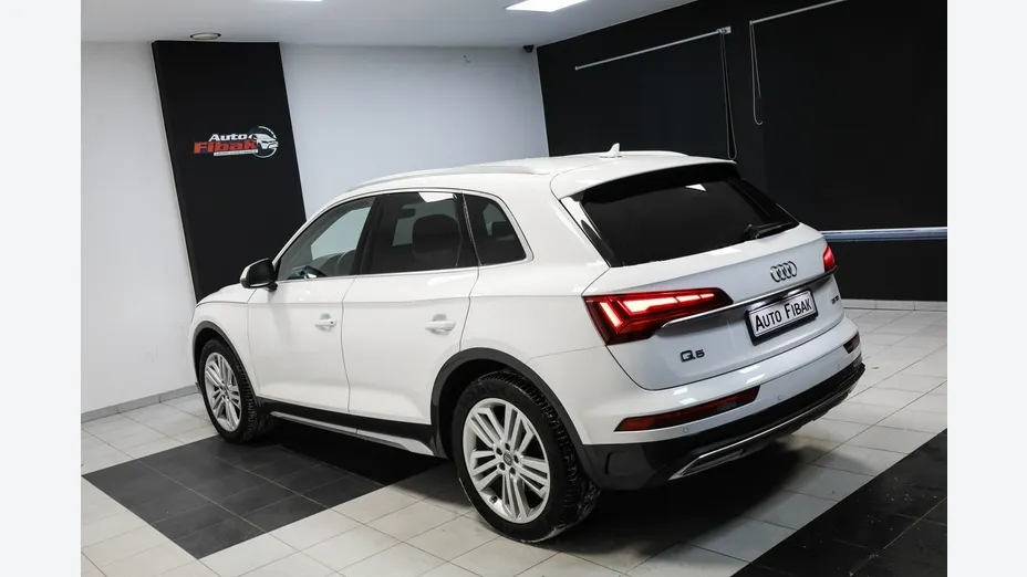 AUDI Q5 -
